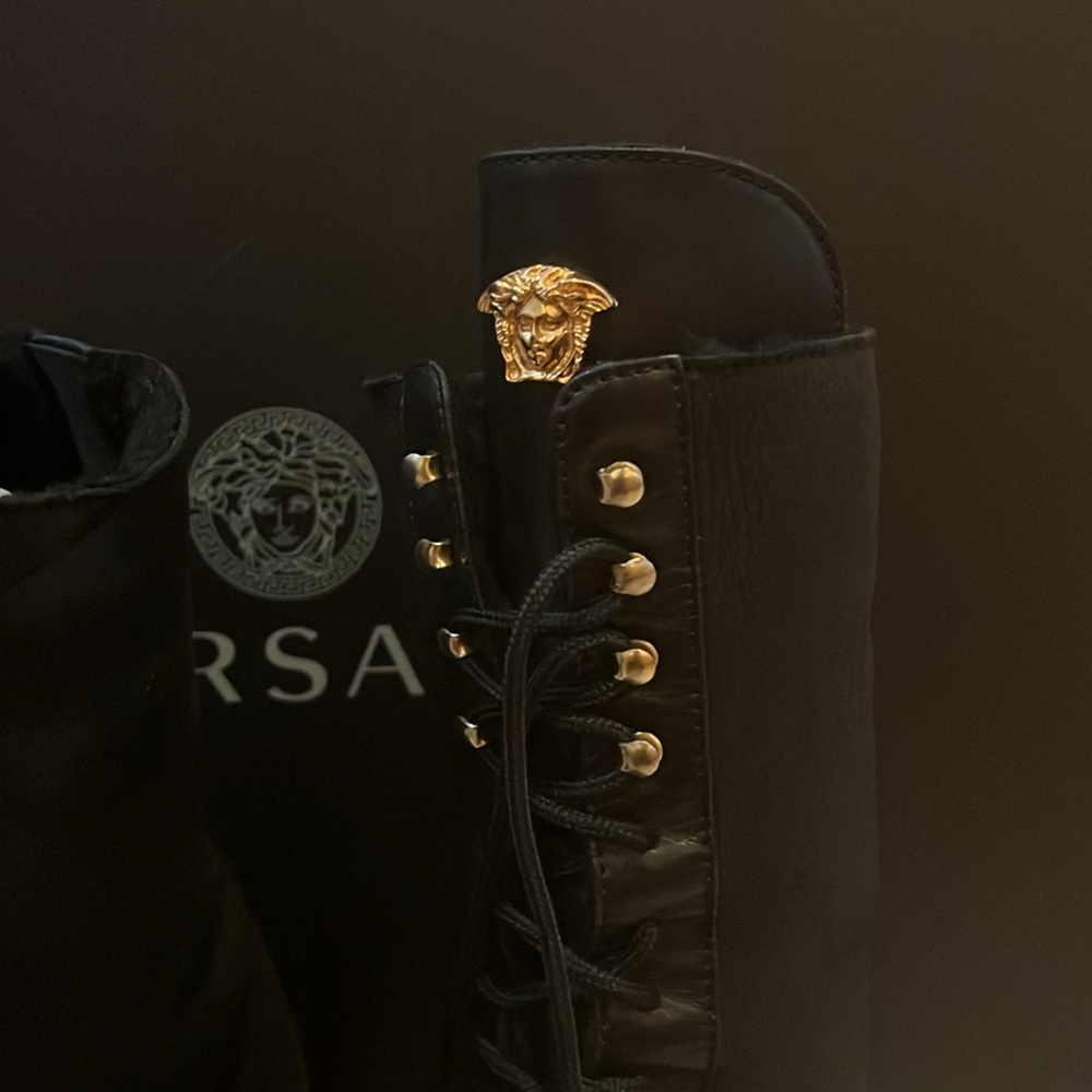 Versace - Picture 2 of 5